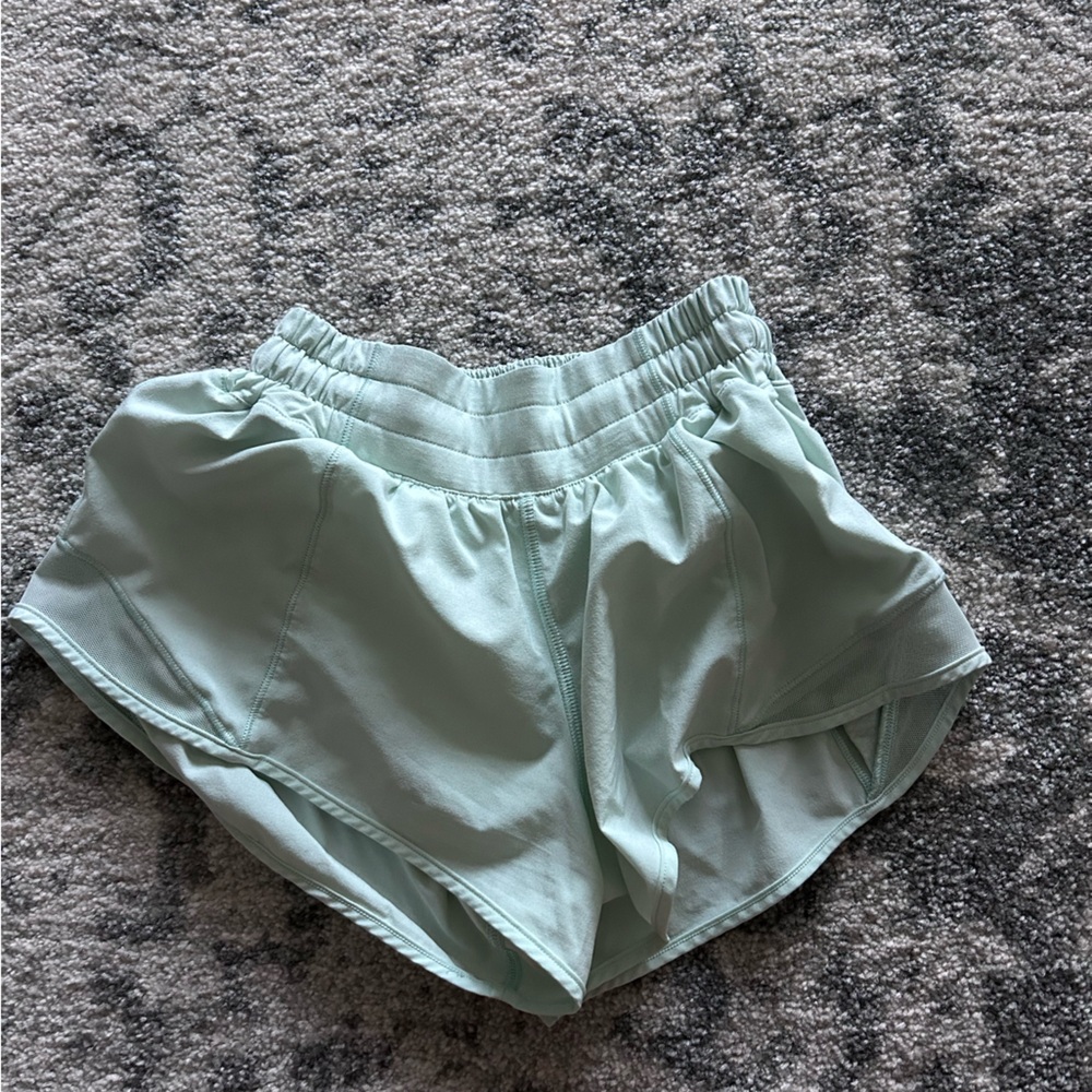 lululemon, hotty hot, size 2 2.5 in. , Color- Mint